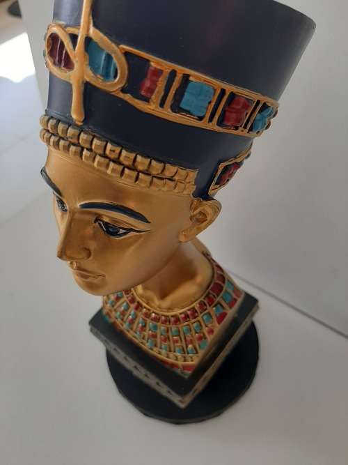 QUEEN NEFERTITI BUST