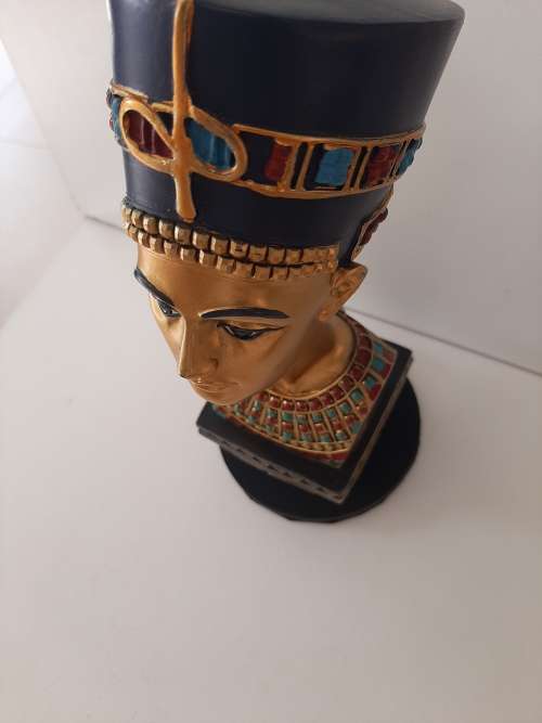 QUEEN NEFERTITI BUST