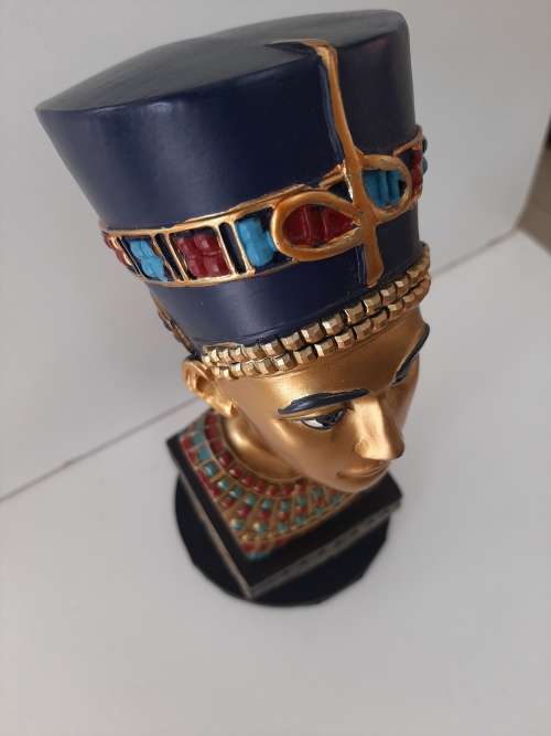 QUEEN NEFERTITI BUST