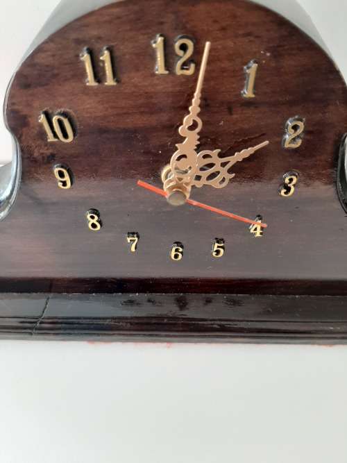 WOODEN MANTEL CLOCK