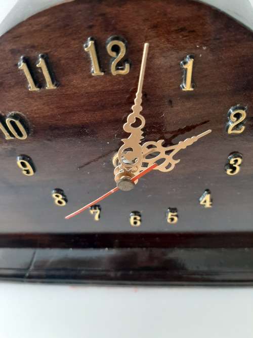 WOODEN MANTEL CLOCK