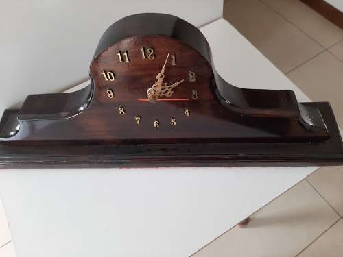 WOODEN MANTEL CLOCK