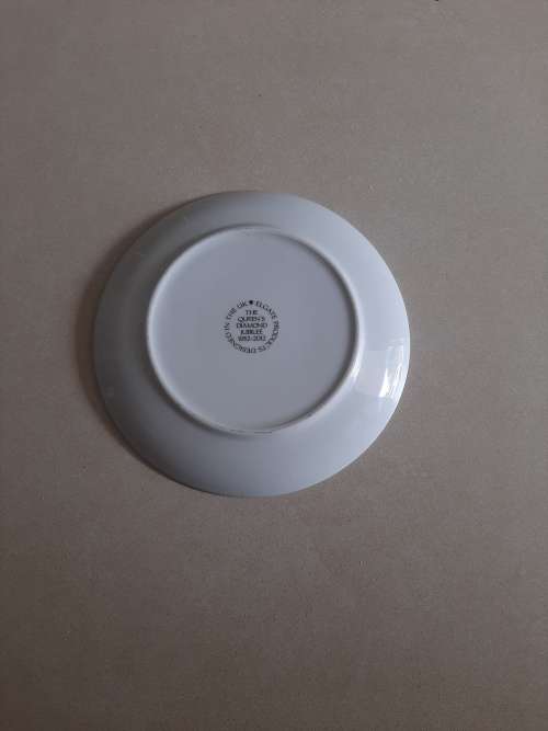 QUEEN ELIZABETH 2 PORCELAIN PLATE