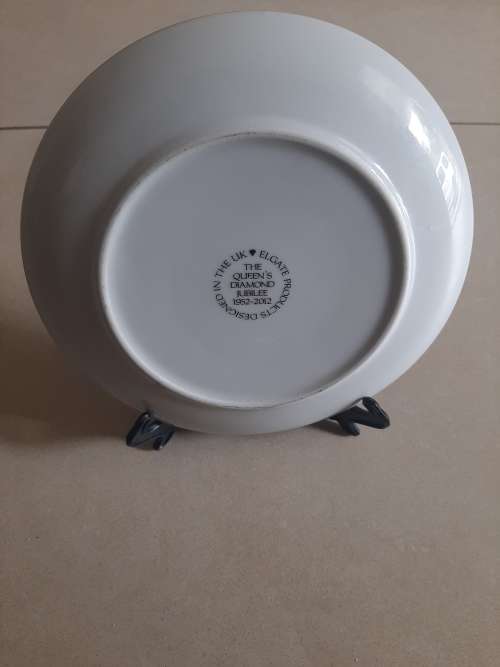 QUEEN ELIZABETH 2 PORCELAIN PLATE