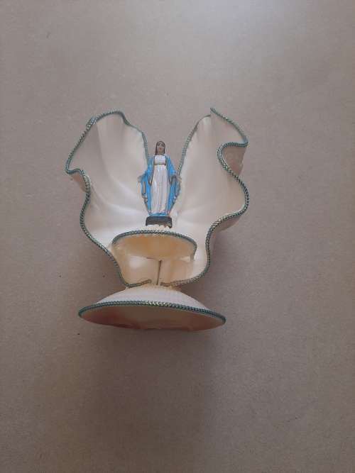 MADONNA (MOTHER MARY) IN SHELL