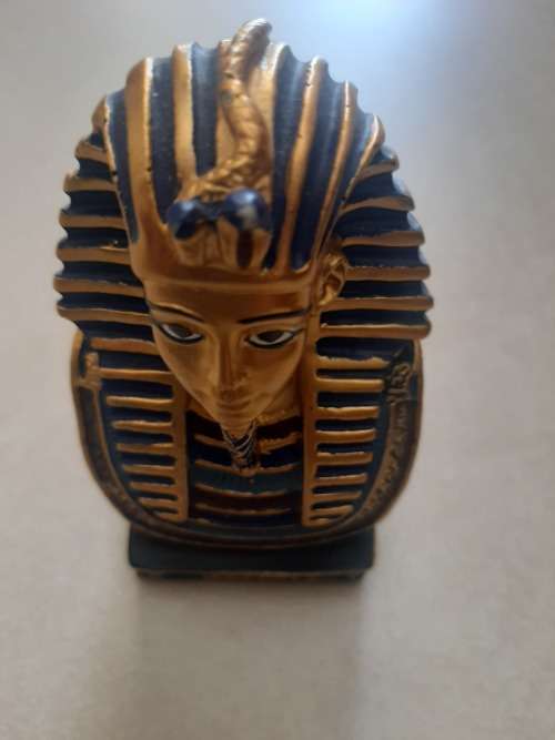 MINIATURE BAST OF TUTANKAMEN