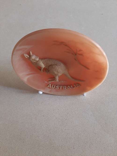 AUSTRALIAN KANGAROO PLATE