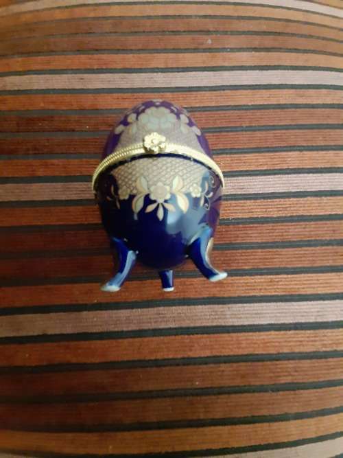 PORCELAIN EGG TRINKET BOX