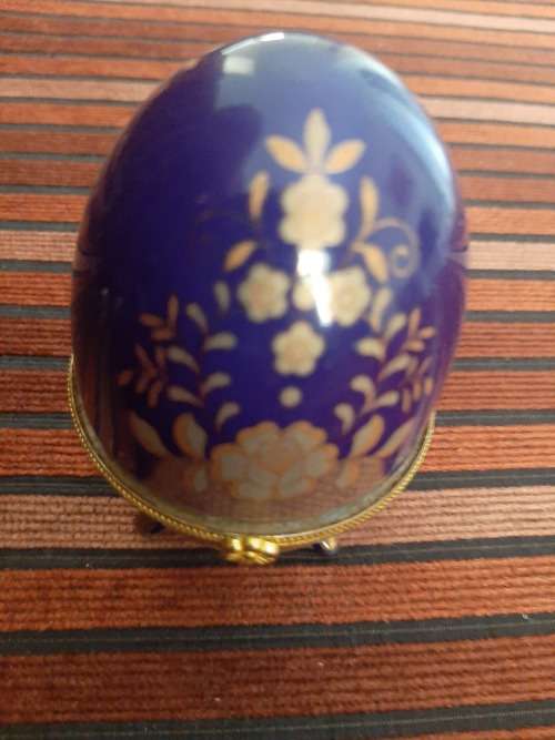 PORCELAIN EGG TRINKET BOX