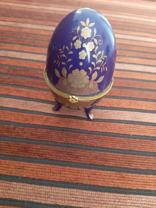 PORCELAIN EGG TRINKET BOX