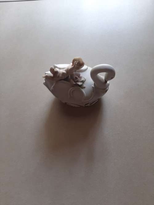 PORCELAIN.SWAN TRINKET BOX
