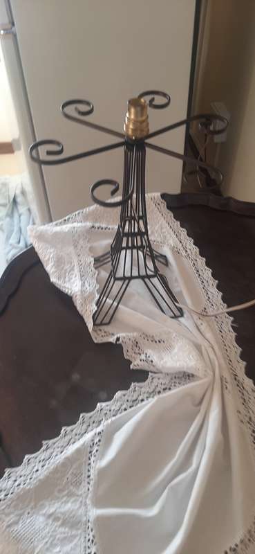 EIFFEL TOWER SHAPED METAL DESK LAMP