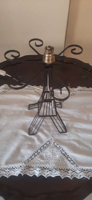 EIFFEL TOWER SHAPED METAL DESK LAMP