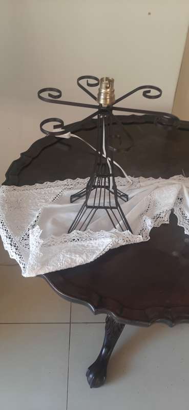 EIFFEL TOWER SHAPED METAL DESK LAMP
