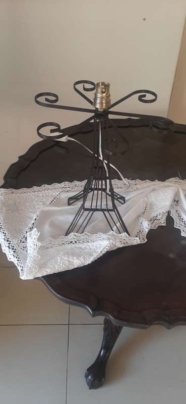 EIFFEL TOWER SHAPED METAL DESK LAMP