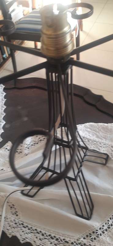 EIFFEL TOWER SHAPED METAL DESK LAMP