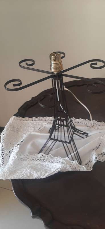 EIFFEL TOWER SHAPED METAL DESK LAMP