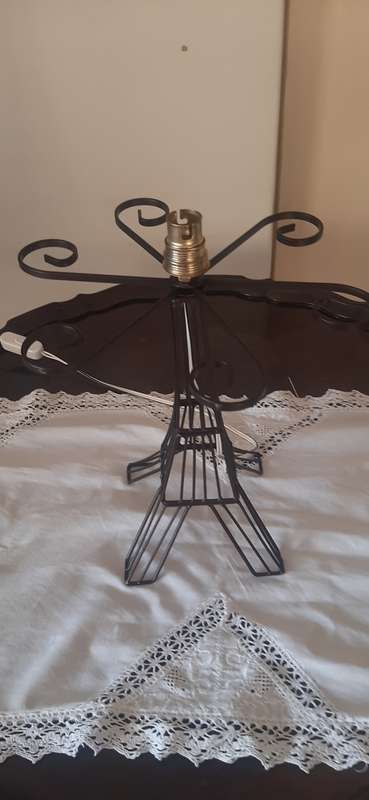 EIFFEL TOWER SHAPED METAL DESK LAMP
