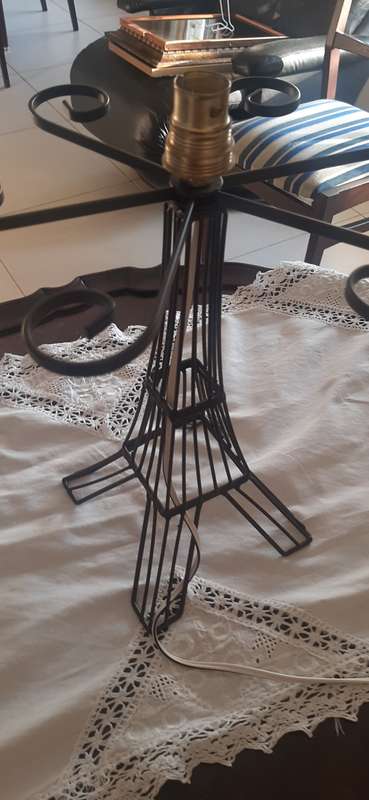 EIFFEL TOWER SHAPED METAL DESK LAMP