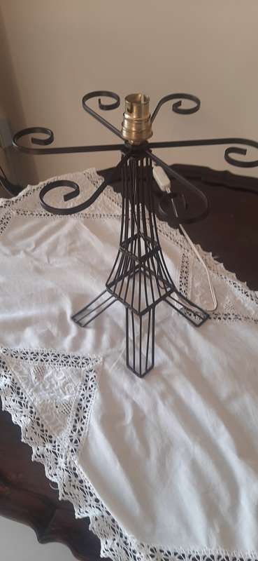 EIFFEL TOWER SHAPED METAL DESK LAMP