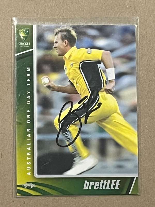 Cricket Card - *SIGNED* Brett Lee 2003 ESP Cricket Card (Nr29)
