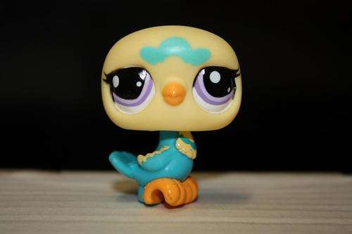 Littlest Petshop - yellow and blue bird