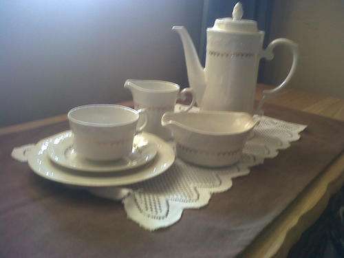 VINTAGE HUGUENOT ROYALE/LA ROCHELLE FINE CHINA TEA/COFFEE SET