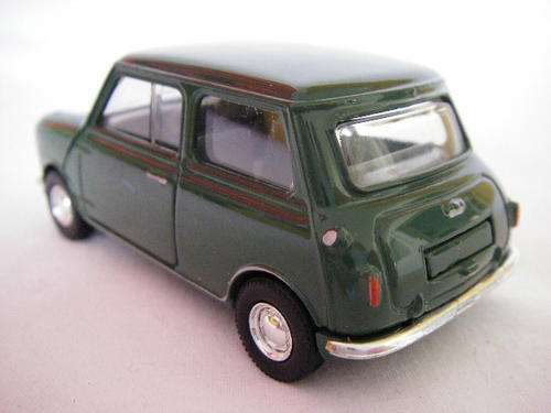 Vanguard Austin 7 Mini scale 1/43 excellent condition in original box.Limited edition