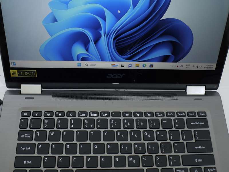 Acer Spin SP314-51 - Intel i3 6006U @ 2.00GHz, 1 TB HDD, 4 GB RAM (CRACKED SCREEN GLASS) Laptop