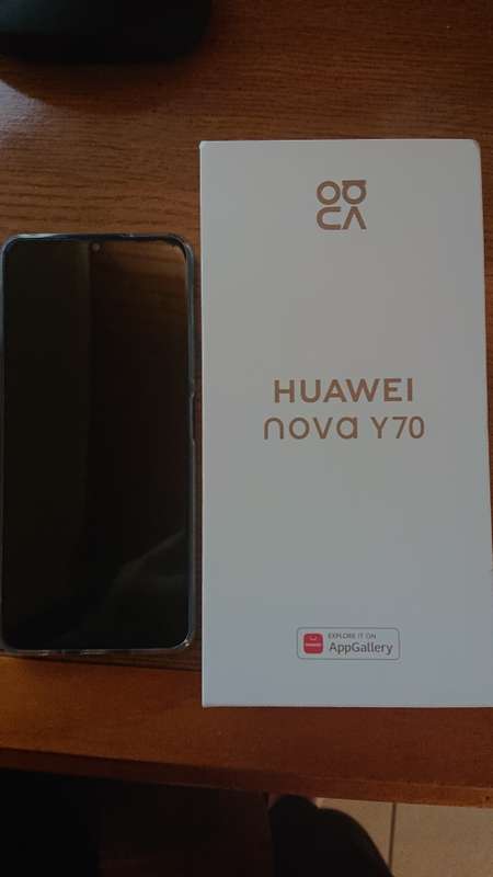 HAUWEI Nova Y70 Dual Sim, extra 64 GB Memory card included PLUS set of Bluetooth Headphones
