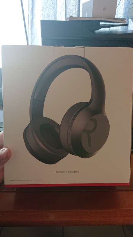 HAUWEI Nova Y70 Dual Sim, extra 64 GB Memory card included PLUS set of Bluetooth Headphones