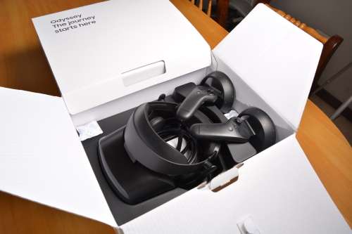 Samsung HMD Odyssey+ Windows Mixed Reality Headset with 2 Wireless Controllers 3.5` Black (XE800ZBA-