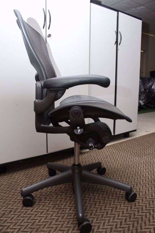 ERGONOMIC HERMAN MILLER CHAIR