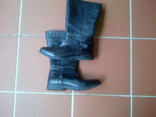 excellent condition womens size 7 leather boots (used only once)