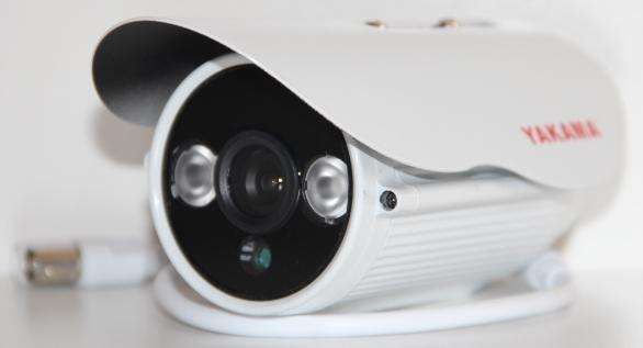 YAKAMA 1/3" COLOR SONY CCD HI-RES 1000 TV-LINE IR CAMERA (BUILD-IN 6KV SURGE PROTECT PC BOARD)