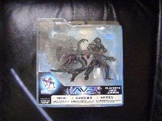McFarlanes - Alien vs Predator - Celtic Predator throws Alien - Mint in Box