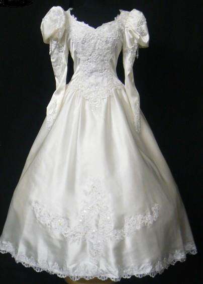 WEDDING DRESS CREAM SIZE 34 - 36