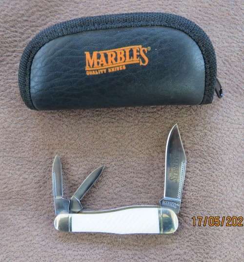 Marbles Folding Knive in Pouch.