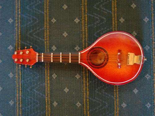 MINIATURE WOODEN MANDOLA