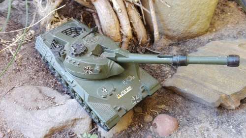 DIE CAST DINKY GERMAN LEOPARD TANK.MADE IN ENGLAND