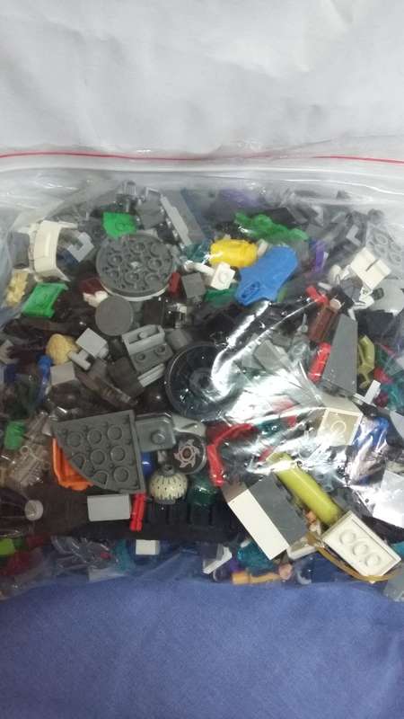 ASSORTED LEGO - CHIMA, SUPERHERO AND MIXEL