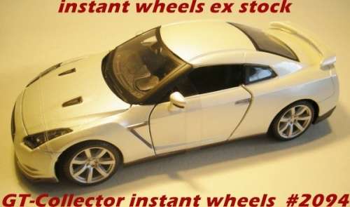 Nissan GT-R  coupe 2009 white-met 1:24 Maisto NEW+boxed  #2094 instant wheels