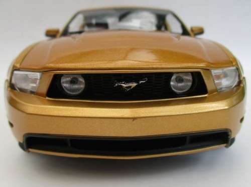 Ford Mustang GT 2010 gold 1/18 Greenlight NEW+boxed  #8054 instant wheels