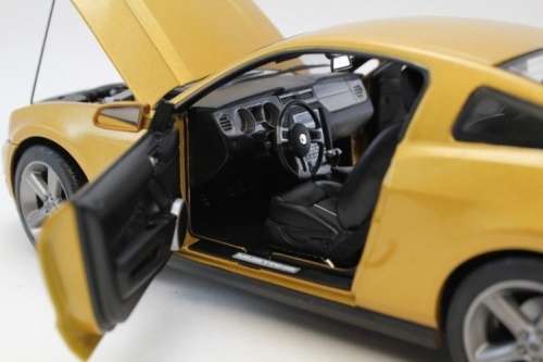 Ford Mustang GT 2010 gold 1/18 Greenlight NEW+boxed  #8054 instant wheels