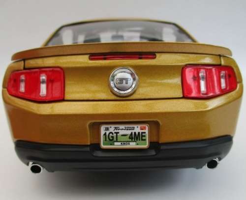 Ford Mustang GT 2010 gold 1/18 Greenlight NEW+boxed  #8054 instant wheels