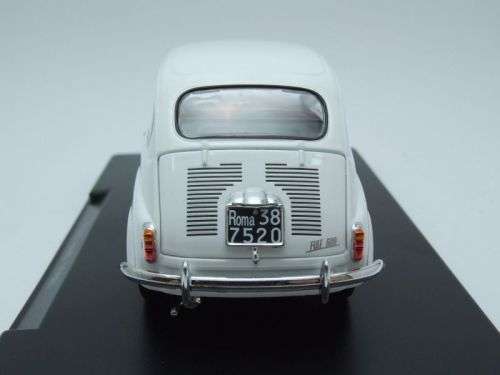 Fiat 600D 1960 white 1/24 IXO NEWinShowcase  #2129 instant wheels