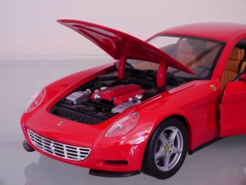Ferrari 612 Scaglietti 2010 red 1/18 HotWheels NEW+boxed #8962 instant wheels