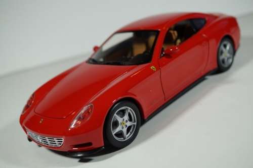 Ferrari 612 Scaglietti 2010 red 1/18 HotWheels NEW+boxed #8962 instant wheels