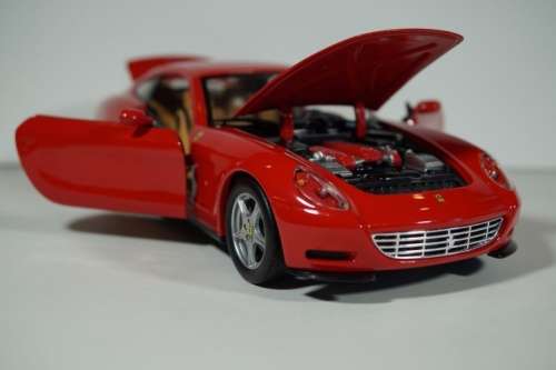 Ferrari 612 Scaglietti 2010 red 1/18 HotWheels NEW+boxed #8962 instant wheels