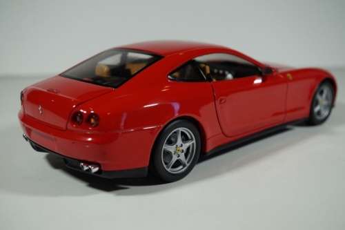Ferrari 612 Scaglietti 2010 red 1/18 HotWheels NEW+boxed #8962 instant wheels
